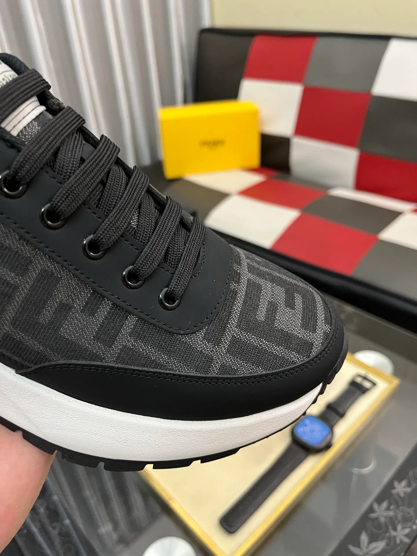 Men's shoes 💰438⌚️⌚️【FENDI】Original quality.~ Unique modern style sneakers. 🏃A must-have casual shoe for trendy men😍😍 Original brand imported from Italy, imported original leather, sheep lining (refuses to discolor and grind feet) Sole: Original sole specially provided by the original factory, French lazy style design ⚠️Fit the foot. Original quality code number: 38-442️⃣Colors available